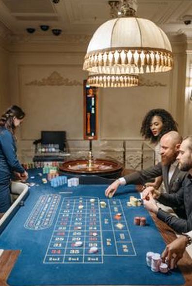 lợi thế nhà cái poker